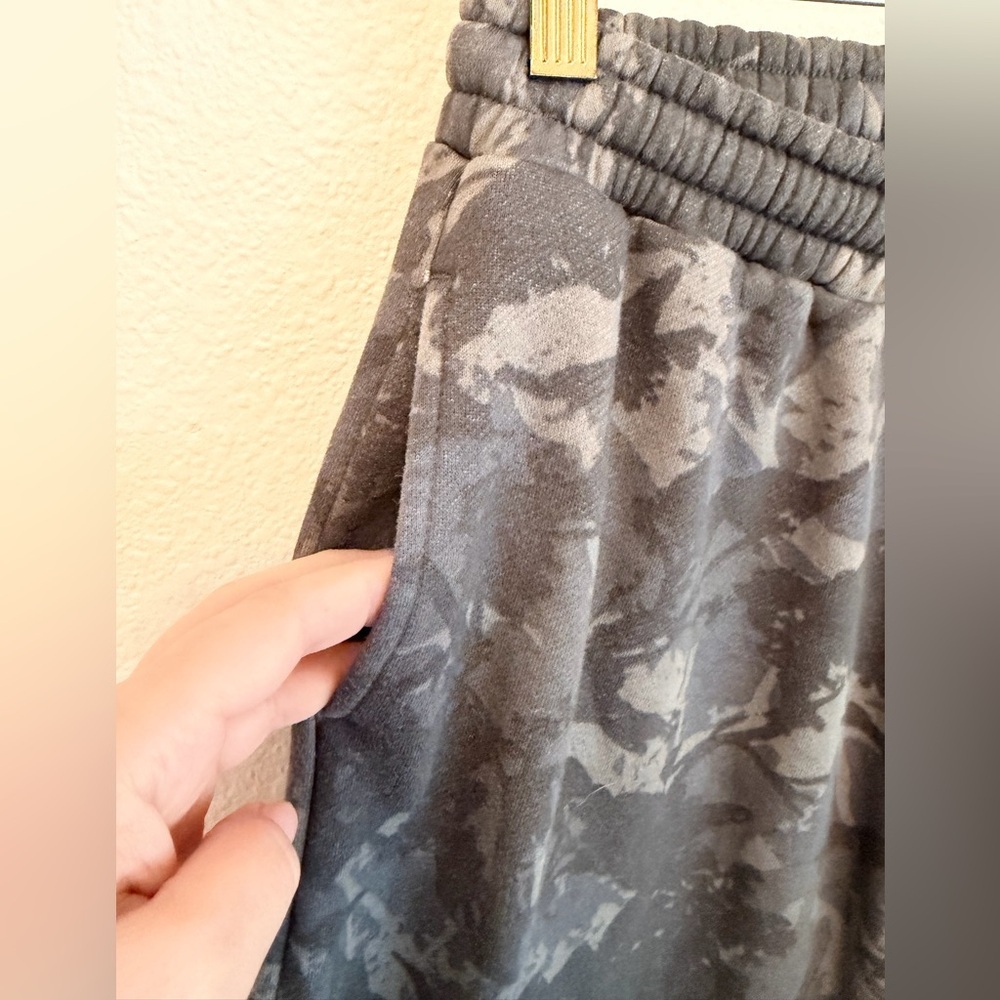 Out from Under Brenda Camo Balloon Joggers, military green, highwaisted, sz XS - Picture 7 of 15
